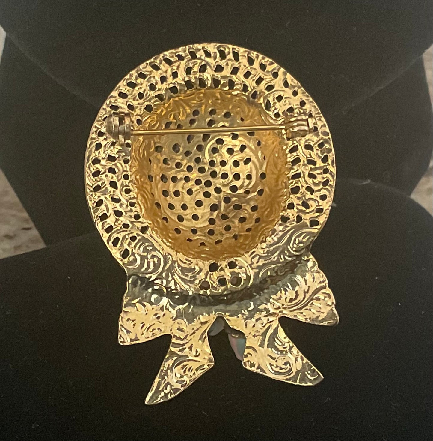 Vintage Gold Tone 1928 Sun Bonnet Hat Flower Pearl Pin Brooch