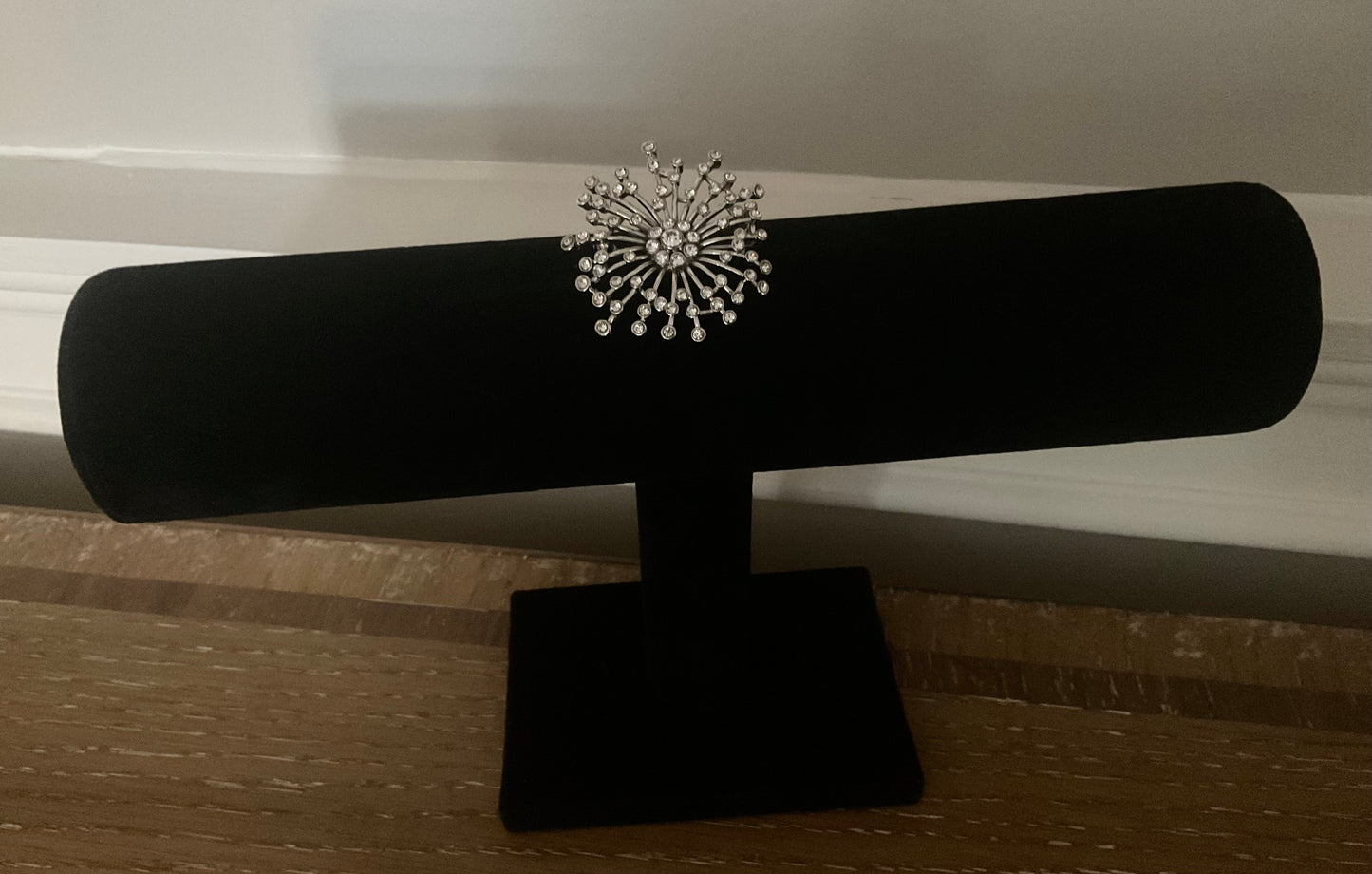 Vintage Starburst Rhinestone Silvertone Brooch