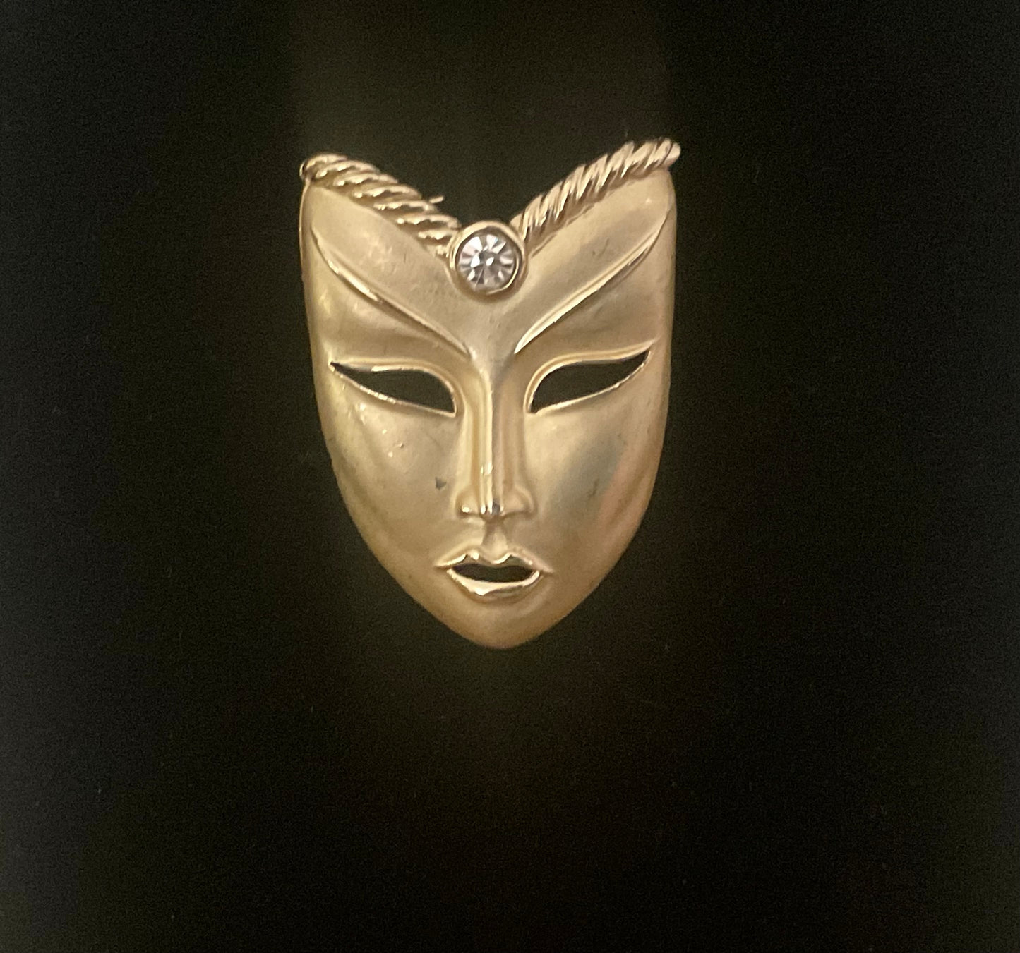 1980s Mardi Gras Opera Goldtone Mask Brooch