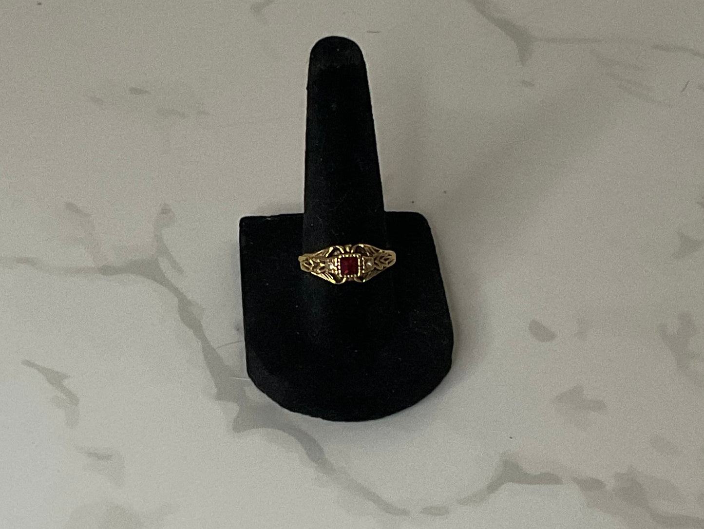 1990s Avon Treasured Memories Goldtone & Ruby Ring
