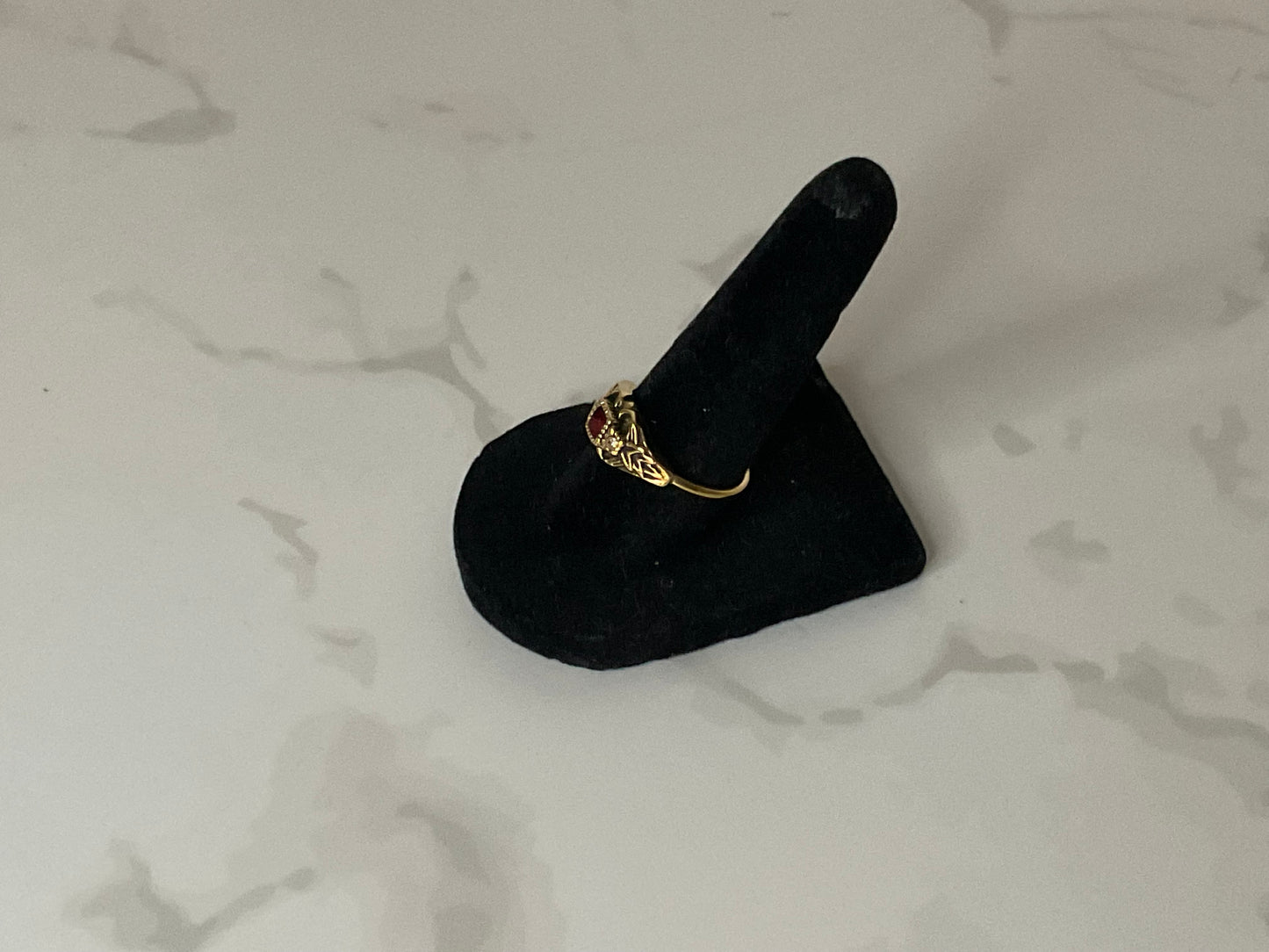 1990s Avon Treasured Memories Goldtone & Ruby Ring